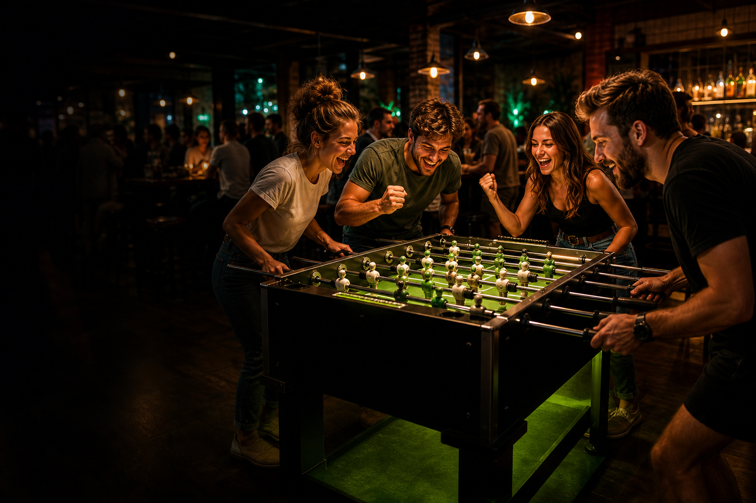 Amis jouant au baby-foot monnayeur Playcore installé gratuitement dans un bar à Lyon